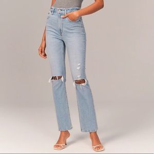 NWOT A&F Ultra High Rise Ankle Straight Jeans 29/8